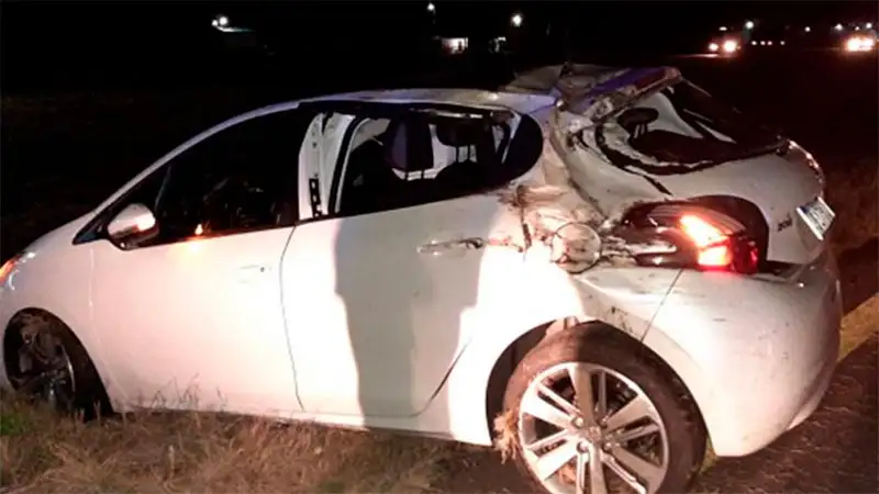 Un hombre perdió el control de su auto y volcó en la Autovía Artigas