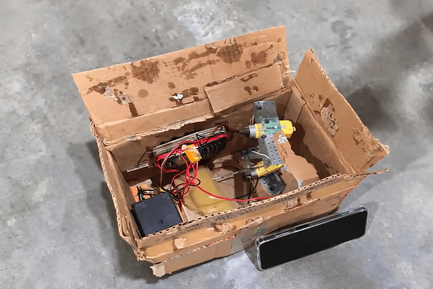 El paquete sospechoso encontrado en el depósito de Celina