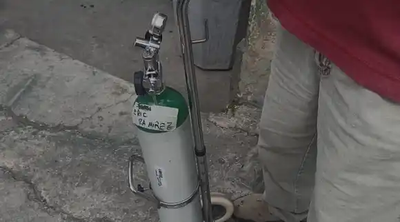 El calvario del oxígeno: En Venezuela respirar cuenta y cuesta