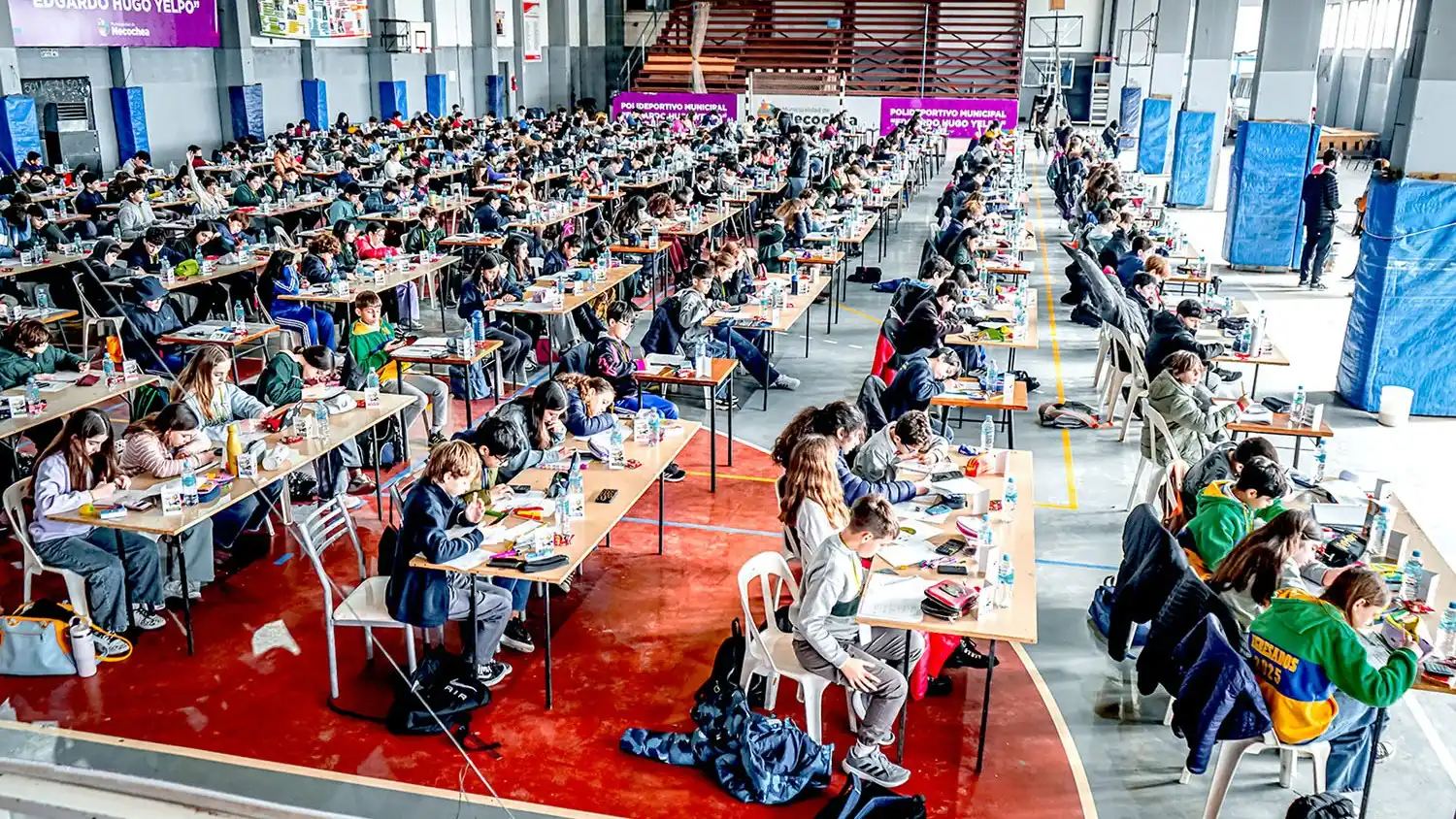 Unos 302 estudiantes participaron del examen en el Polideportivo