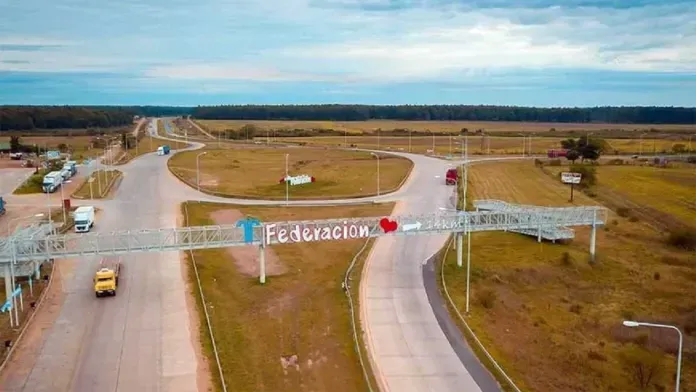 La Municipalidad de Federación reclamó a Vialidad Nacional el mantenimiento de la rotonda de acceso
