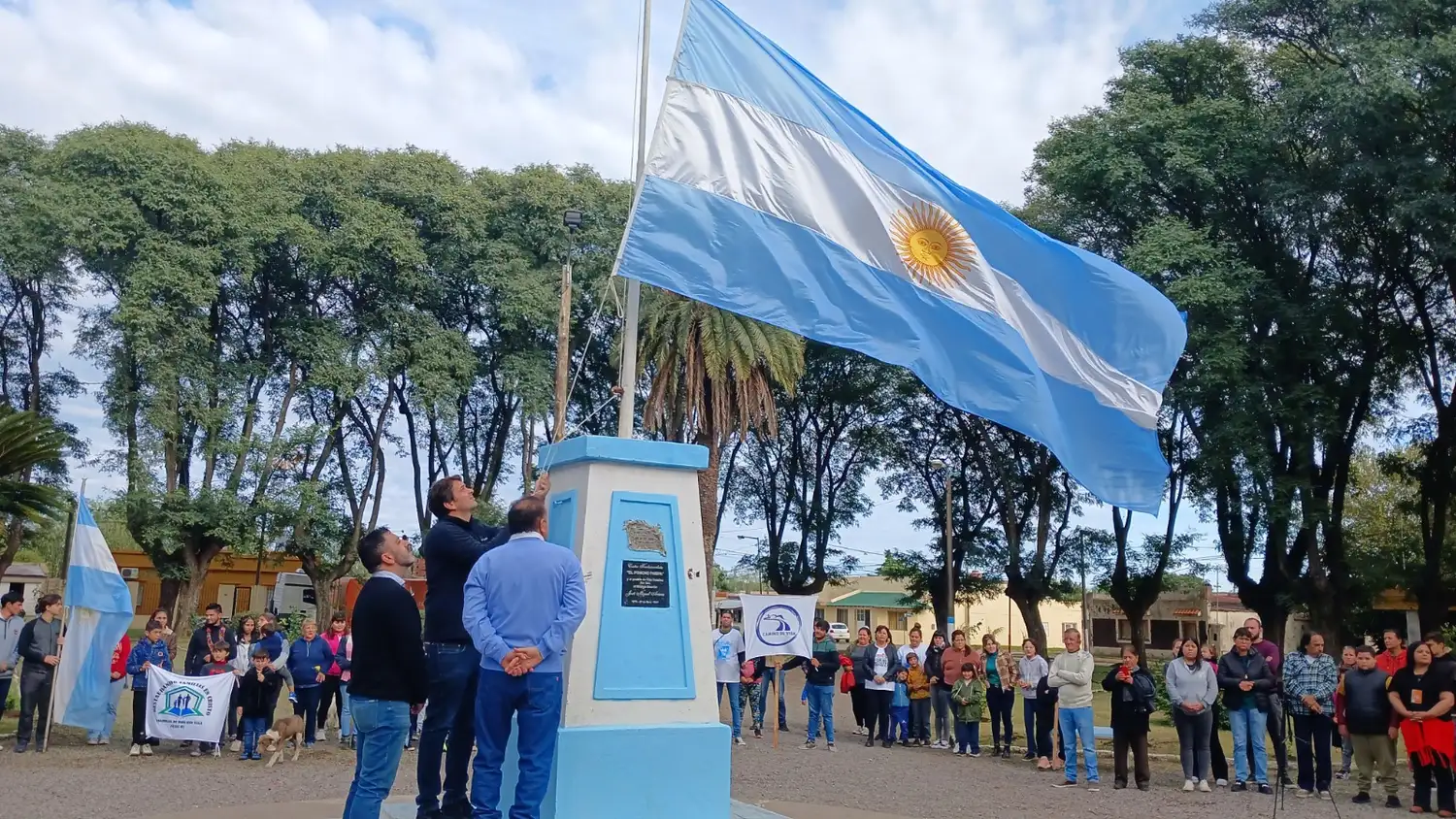 111 años río tala