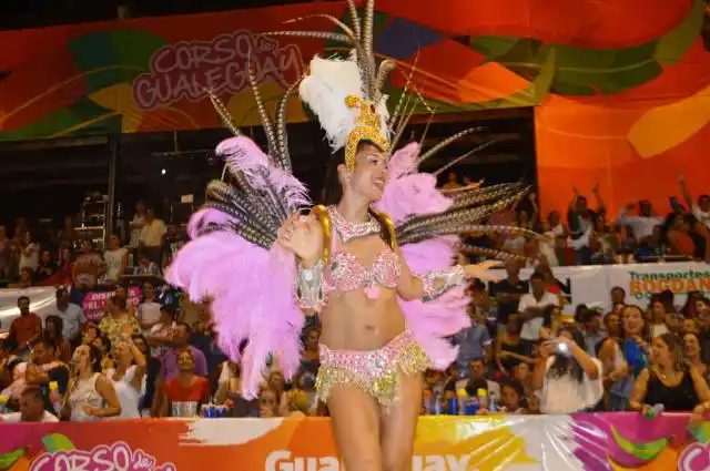 “K´Rumbay”, “Sambá Verá y  “Si Si”  le dieron vida al Corsódromo