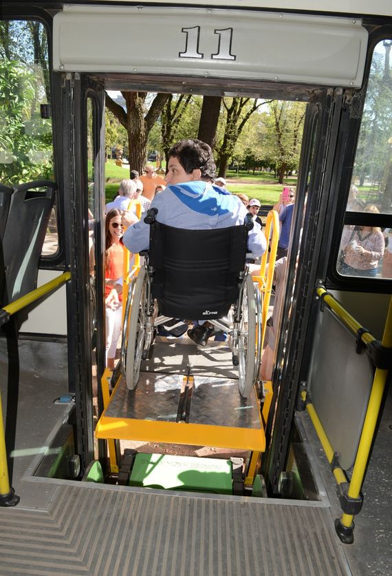 Presentaron los primeros tres colectivos accesibles para el sistema urbano de pasajeros