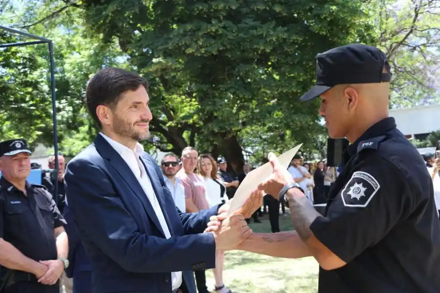 Pullaro entregó distinciones a policías