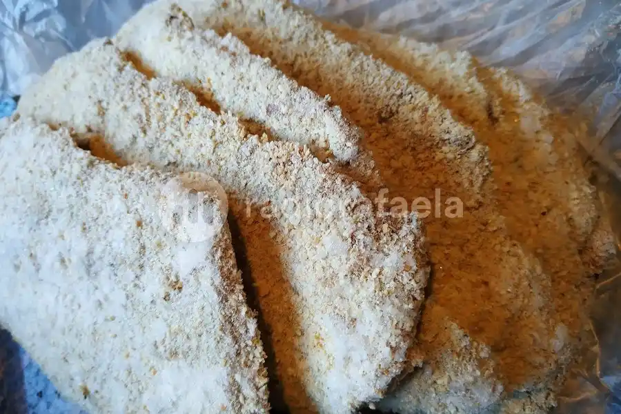 “Ready” para cortar la semana: camufló milanesas, salchichas, pollo y queso en la cintura, pero lo descubrieron