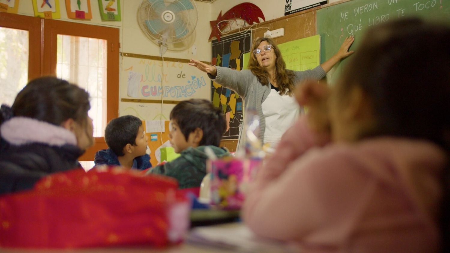 Fabiana Rodríguez en pleno dictado de clases.