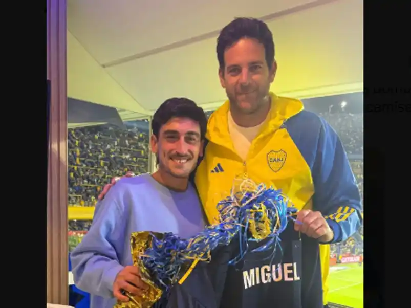 Del Potro fue a ver a Boca y posó junto al uruguayo que encontró la camiseta de Russo