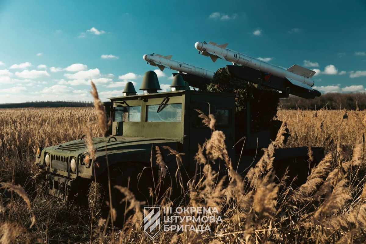 Sistema SHORAD ucraniano montado en Humvee, diseñado para interceptar drones y misiles en el frente. Proyecto a cargo de Practika.