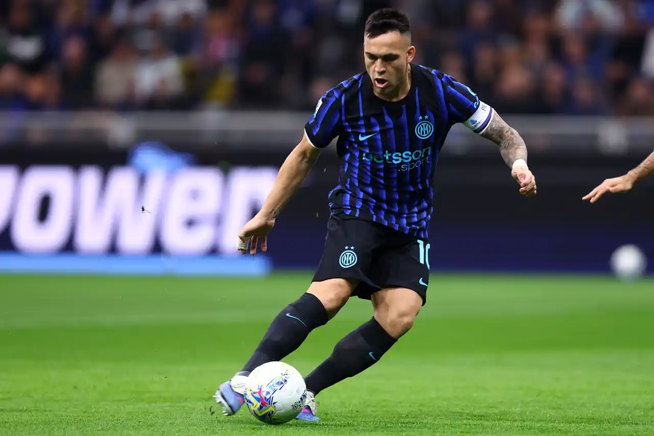 Gestos que hablan cuando el balón calla: 10 futbolistas en activo que van más allá del resultado