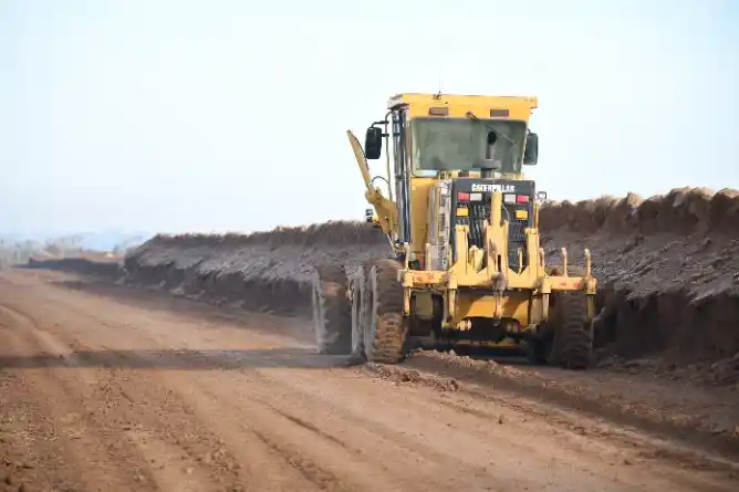 Mantenimiento de caminos rurales en Cuatro Esquinas, El Solito, Giribone y Villa del Sur