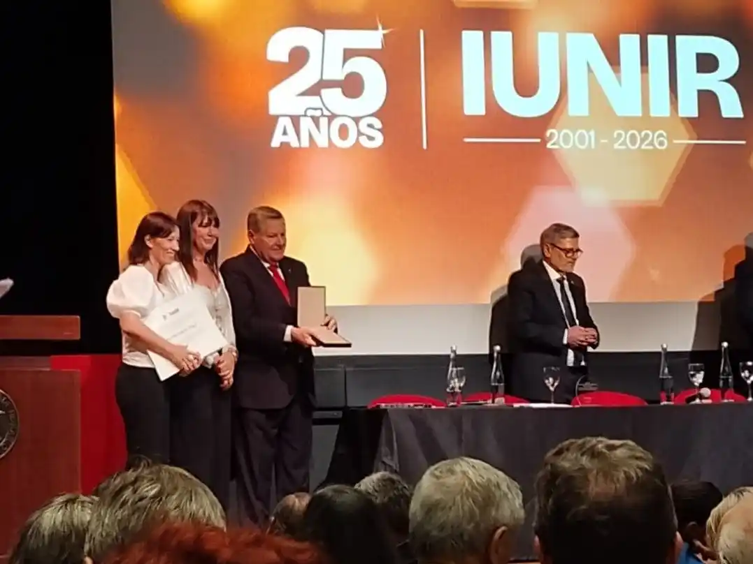 El CUF recibió un reconocimiento por su compromiso de colaboración académica como Centro Formador. Foto: Municipalidad de Firmat.