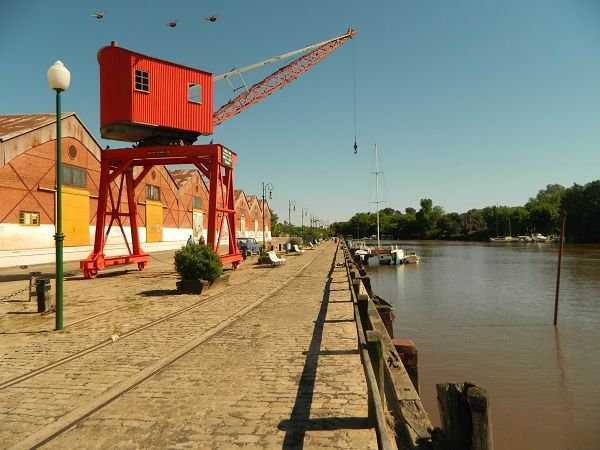 Carabajal, Heredia y artistas locales se preparan para la fiesta del pescado y el vino