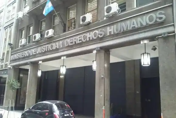 El Ministerio de Justicia dejó de incluir en su denominación oficial a “Derechos Humanos” después de 24 años