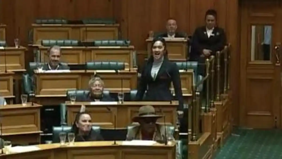 ¡SORPRESA! Legisladores maoríes de Nueva Zelanda protestaron CON UNA DANZA TRADICIONAL en pleno Parlamento (VIDEO)