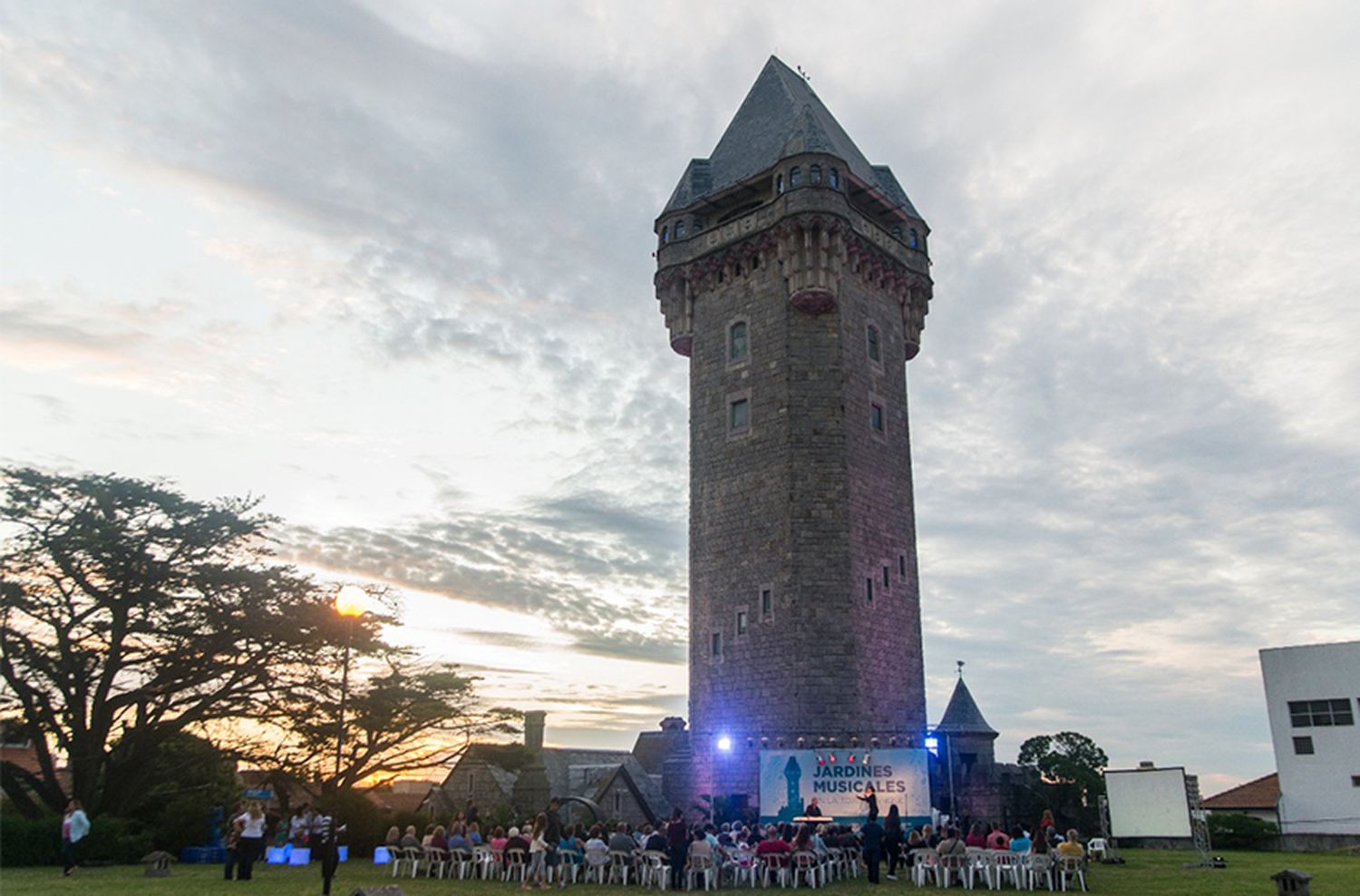 Torre Tanque llega a los “79” y el festejo será con tangos en un escenario natural