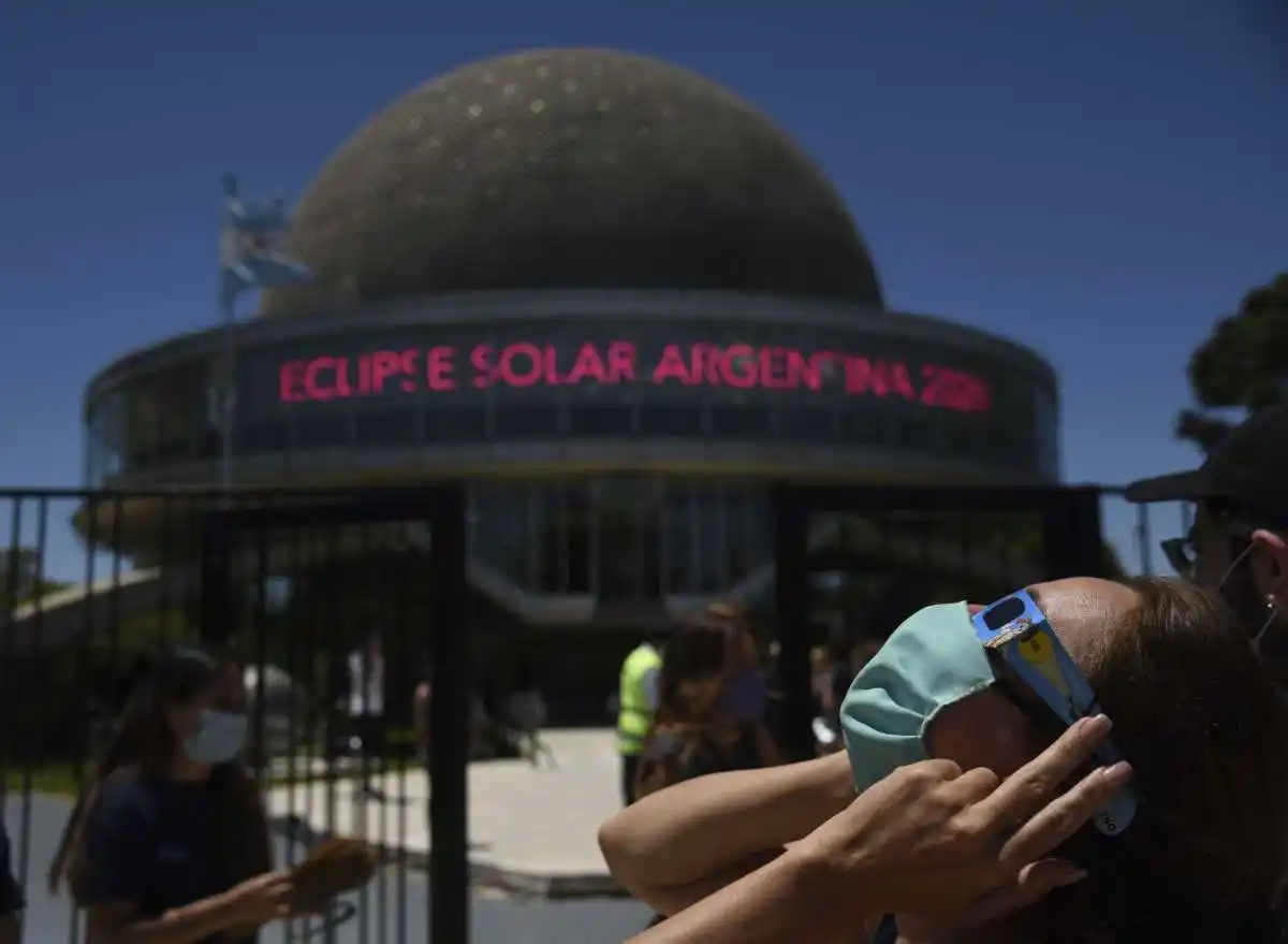La sombra del eclipse solar atravesó el país de este a oeste