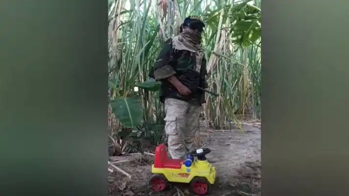 LO BUSCAN HASTA DEBAJO DE LAS PIEDRAS: intervenidas redes sociales de Jesús Santrich donde amenazan a Duque y periodistas