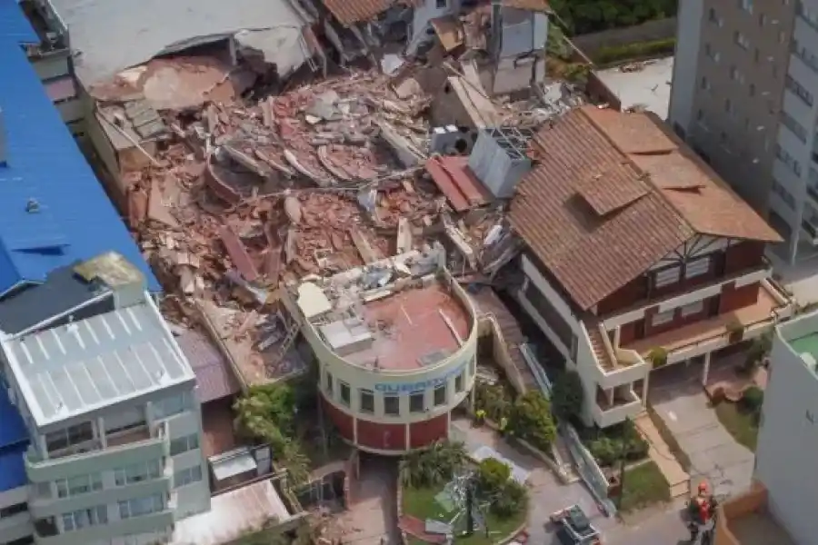Por las fuertes tormentas se complican las tareas de rescate 
