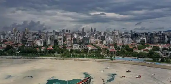 Turquía sufre embates de vientos huracanados que impactaron muy fuertes