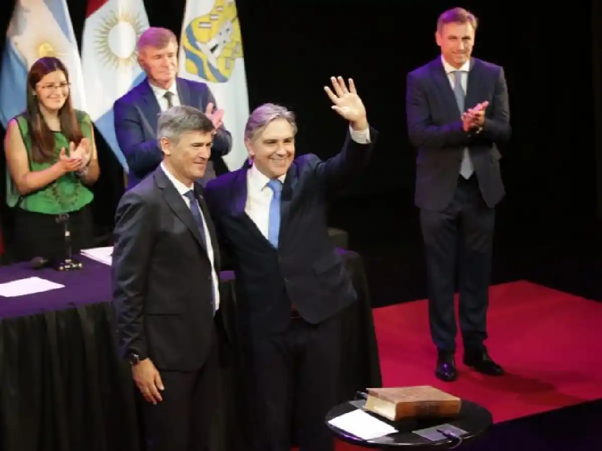 Llaryora asumió como intendente 