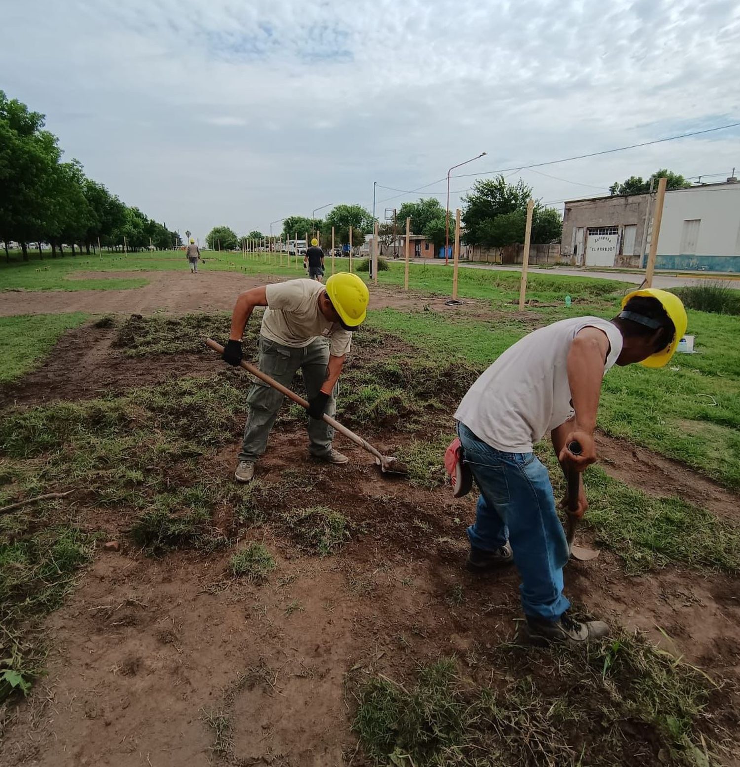 Trabajadores de la empresa dieron inicio a la construcción.