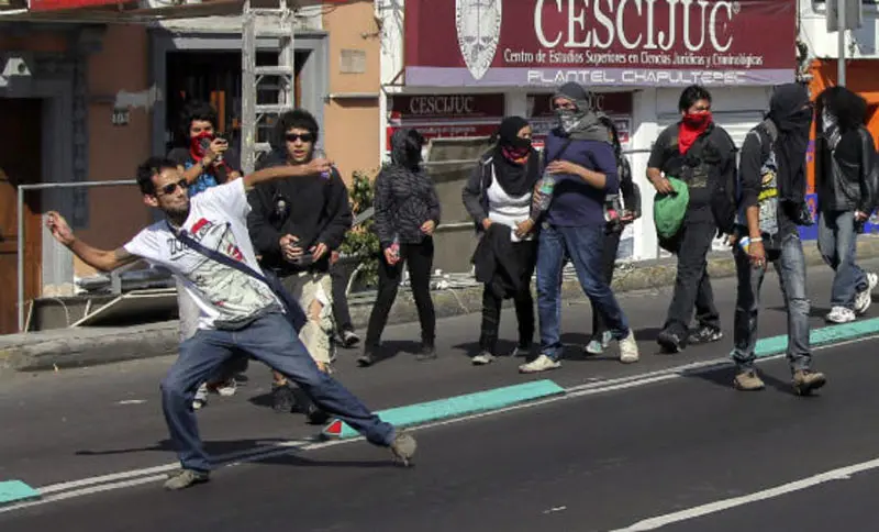 “Y la barba hasta Cristo se la han afeitado”