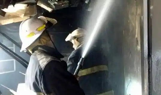 Anoche se incendió parte de una tienda en Urquiza al Oeste 