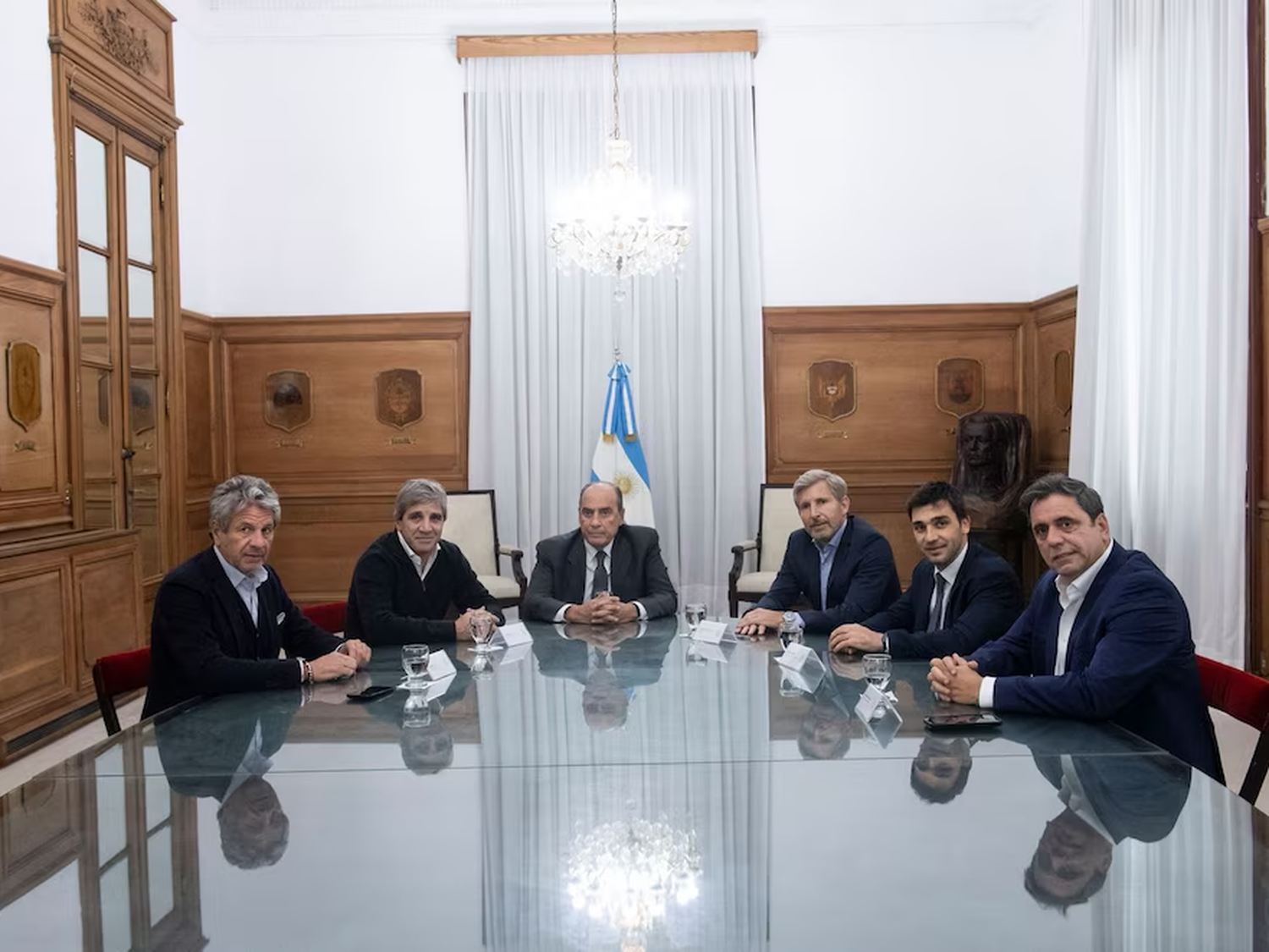 La Casa Rosada define si va a una cumbre de gobernadores en La Rural para dar una señal de acercamiento