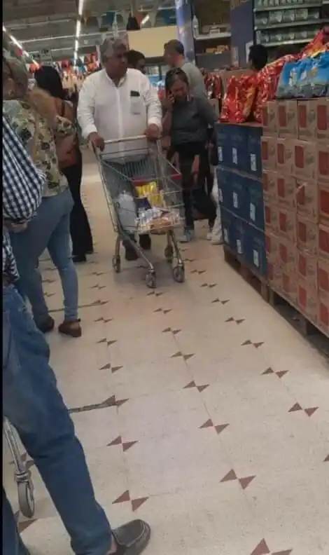 Escrachan a dos funcionarios de Fray Bentos por hacer compras en Gualeguaychú
