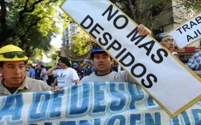 Empresarios advierten que cierran 60 pymes por día y solicitan la renuncia del ministro Sica