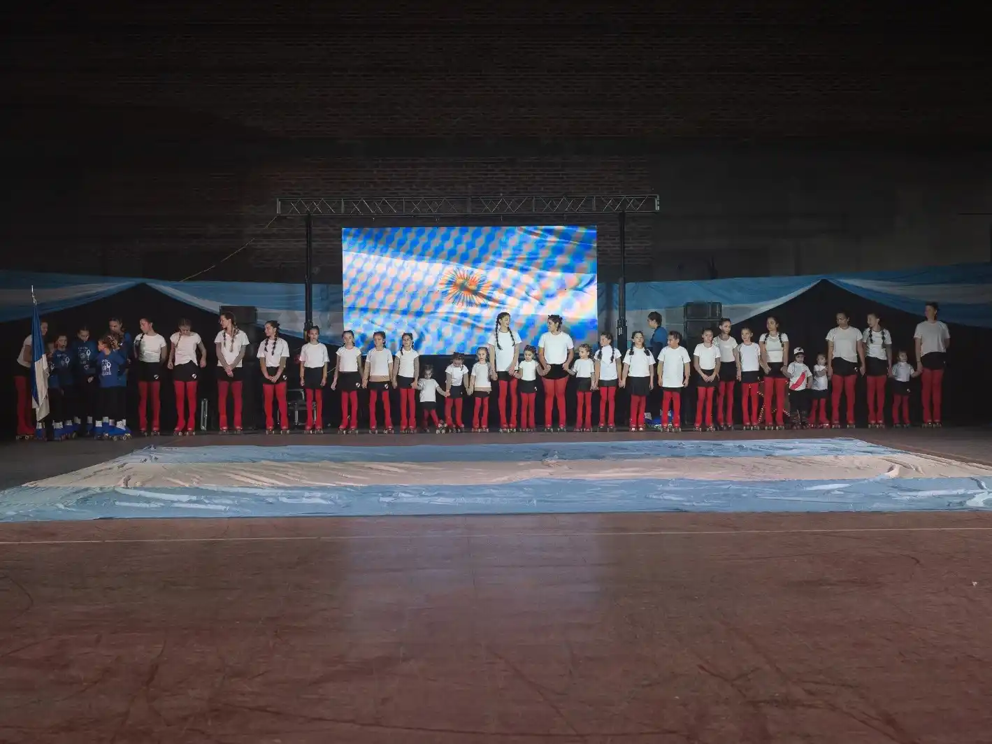 El grupo de patinadores de la Escuela Estrella Antonella se prepara para cerrar el año con un show lleno de energía, color y grandes coreografías.