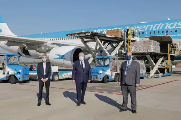 Arribó el segundo vuelo de Aerolíneas Argentinas desde China con insumos para realizar testeos en la Provincia de Buenos Aires