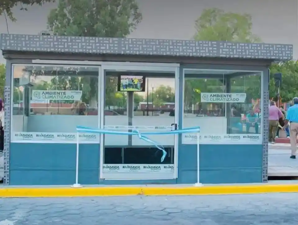 San Juan: se inauguró la primera parada de colectivos con aire acondicionado del país