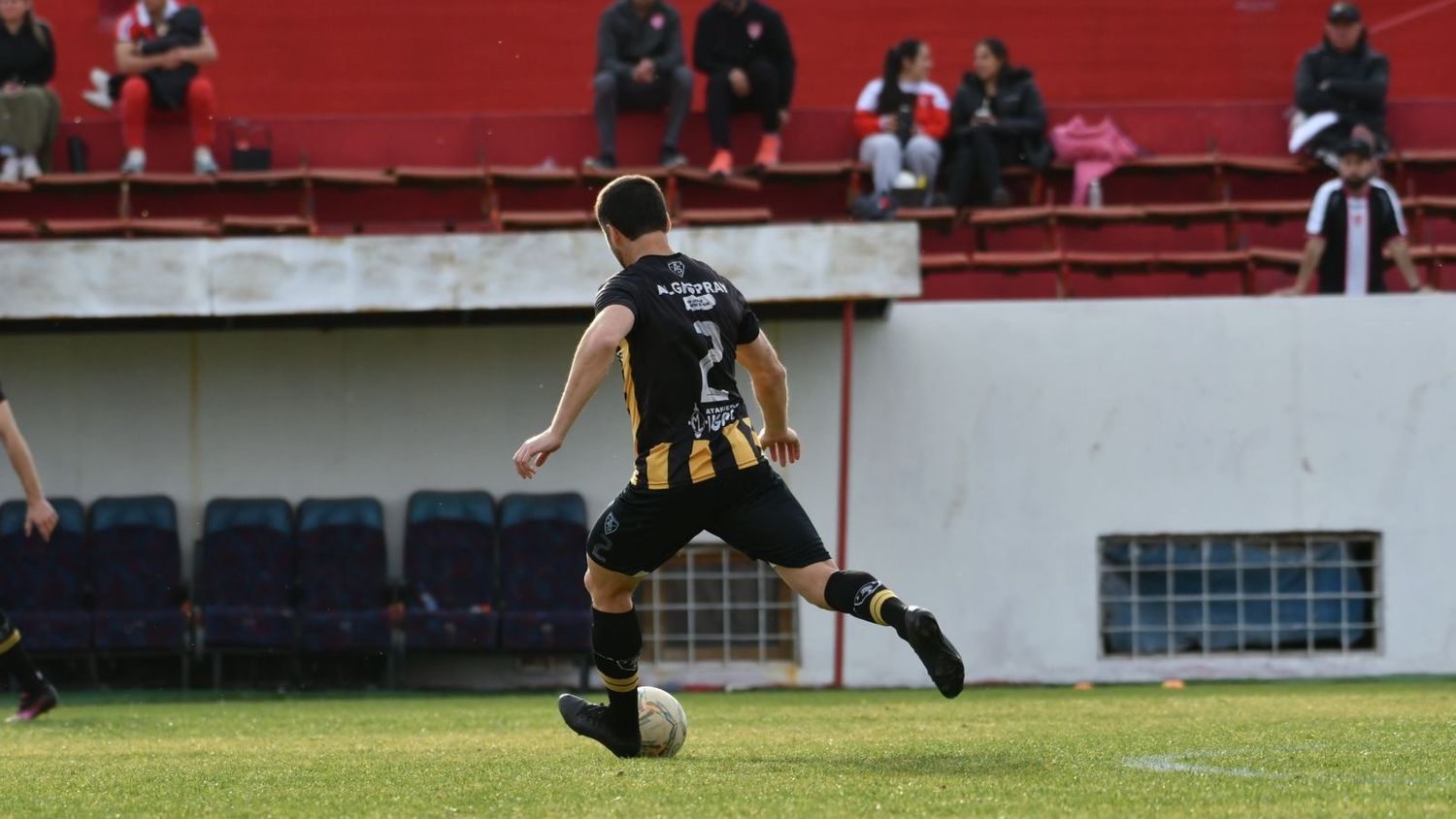 Santamarina juega por tres puntos necesarios