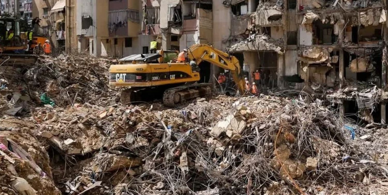 Sector sur de Beirut totalmente detruido. Equipos de rescate buscan entre los escombros a personas desaparecidas tras los bombardeos del ejército israelí.