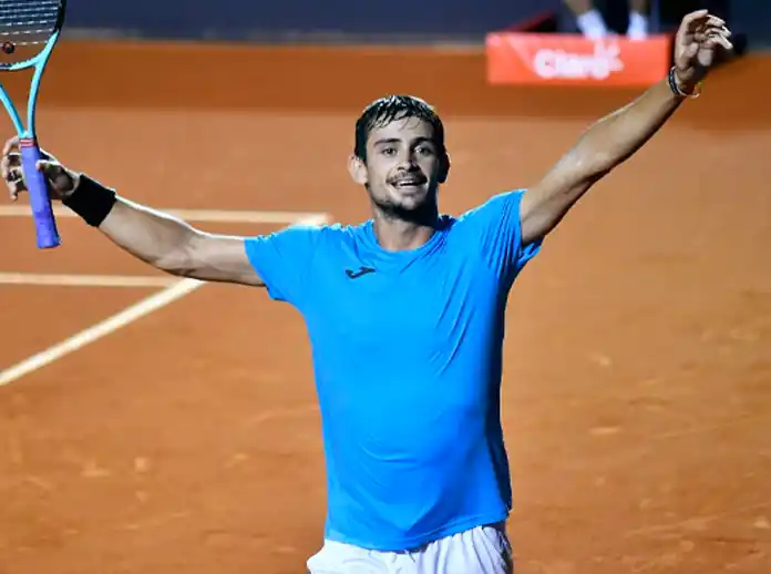 Se estira, entonces, el gran año del albiceleste que ahora tiene récord de 14 victorias y 11 derrotas en el circuito grande esta temporada.