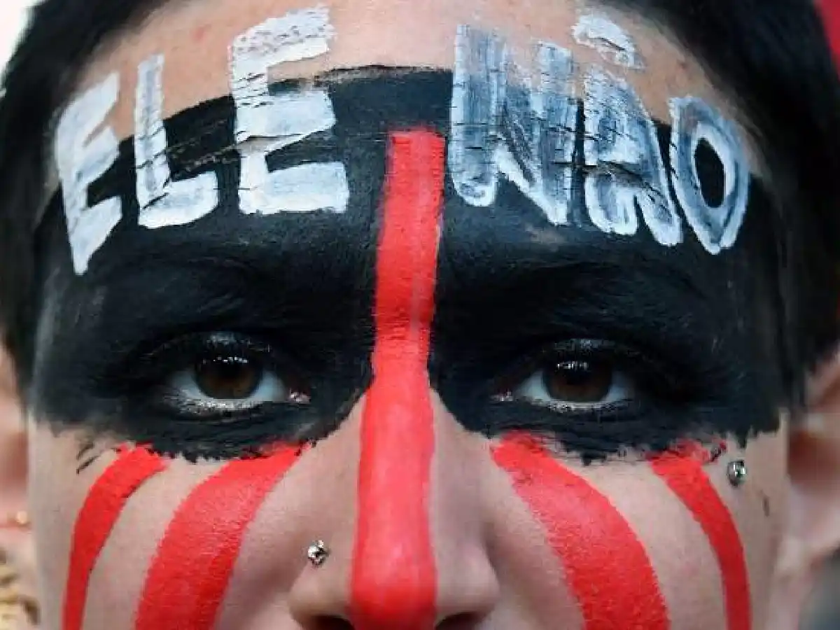 Miles de mujeres protestaron en Brasil por probable triunfo de Bolsonaro