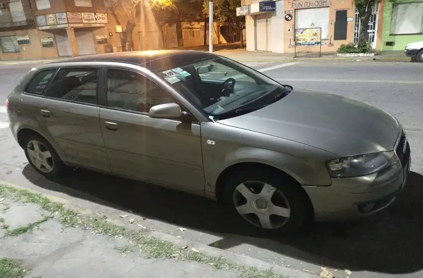 Capturaron a un hombre que era buscado por evasión en las inmediaciones del casino mientras manejaba un Audi