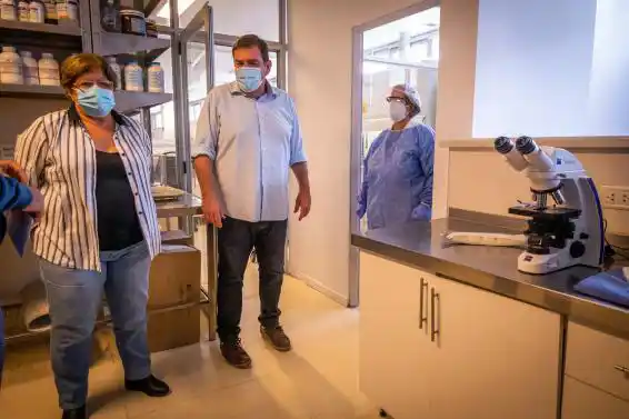 Funciona laboratorio municipal que procesa muestras de Covid-19