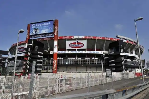 La AFA y un papelón tras otro: Al final River y Boca jugarán mañana