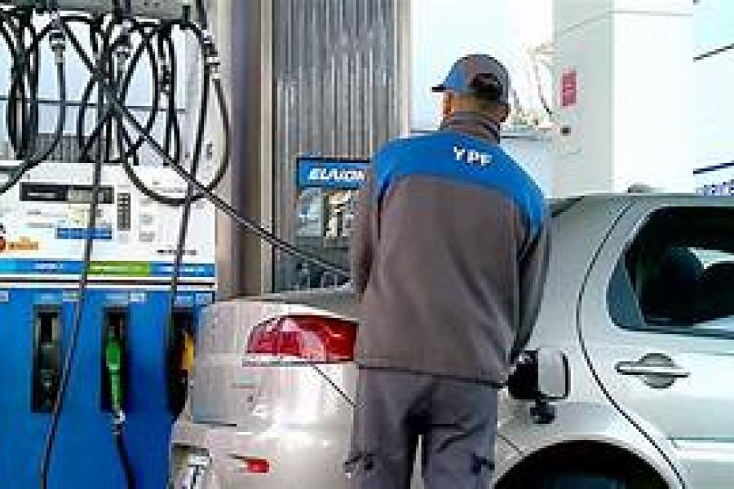 El gobierno nacional anunció un nuevo aumento de los combustibles
