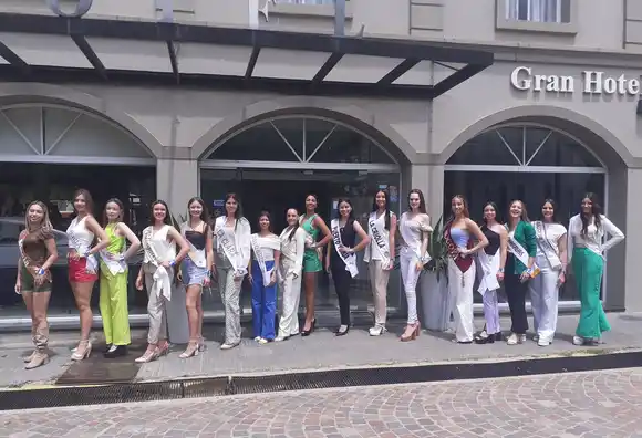 Caravana y presentación de candidatas en el marco de la Fiesta del Estudiante Secundario