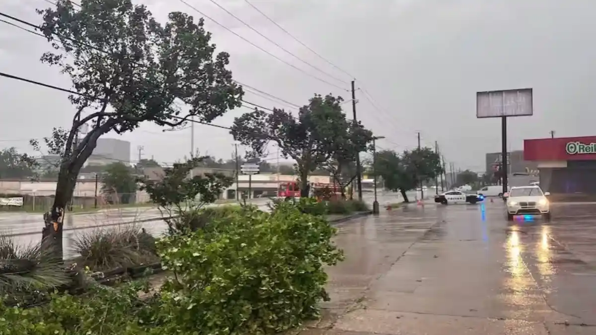 Tras fuertes lluvias, más de 400.000 personas siguen sin luz en Texas