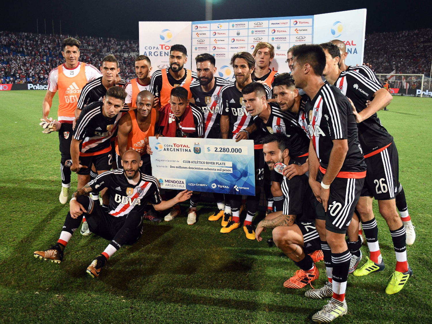 River goleó a Morón y está en la final