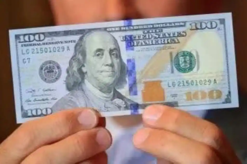 Un día después de rozar los $ 500, se desploma el dólar blue
