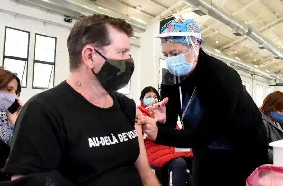 Agosto, el mes clave del Gobierno para aplicar las segundas dosis