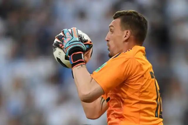 Franco Armani se sacó un aprobado en el debut