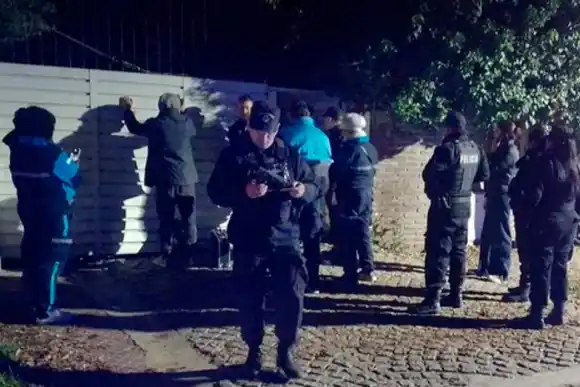 Desbarataron una fiesta clandestina en Fisherton a la que asistieron más de 300 jóvenes