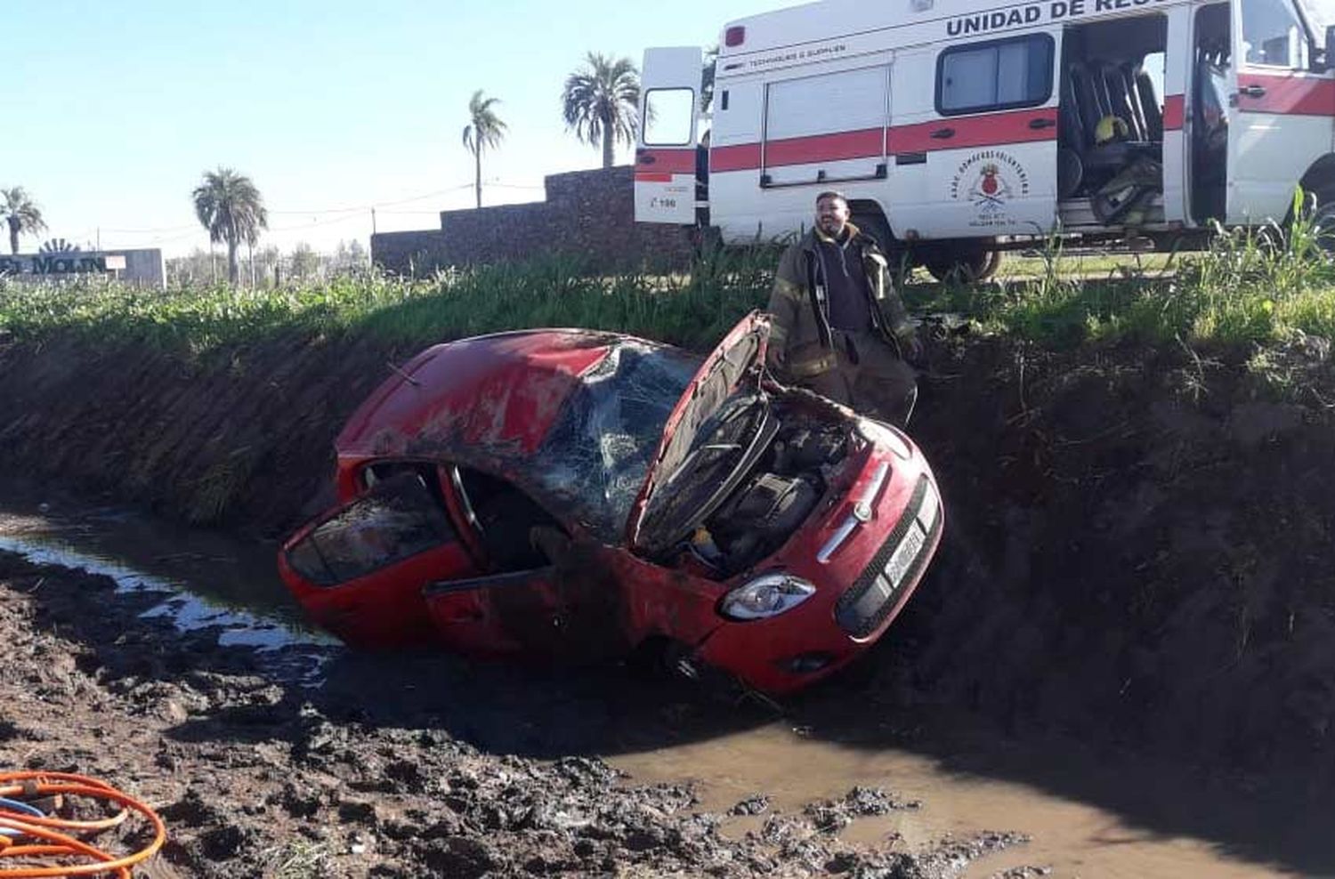 Una automovilista perdió el control y terminó en un zanjón al borde de la autopista Rosario – Córdoba